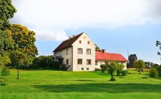 Helt nyrenoverat stenhus från 1700-talet