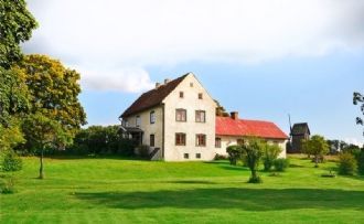 Underbart 1700-tals hus på 6 hektar i Ljugarn