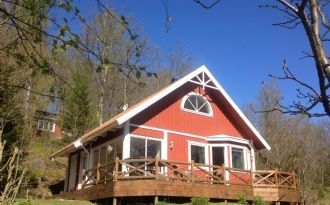 Underbart fritidshus vid idyllisk sjö