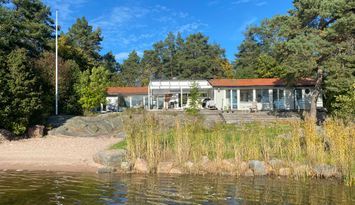 Två stugor med sjötomt och fantastisk skärgård