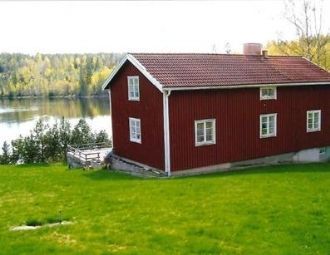 Strandnära stuga i naturskön miljö