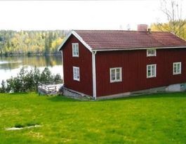 Strandnära stuga i naturskön miljö