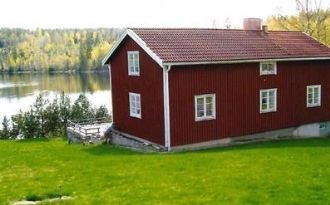 Strandnära stuga i naturskön miljö