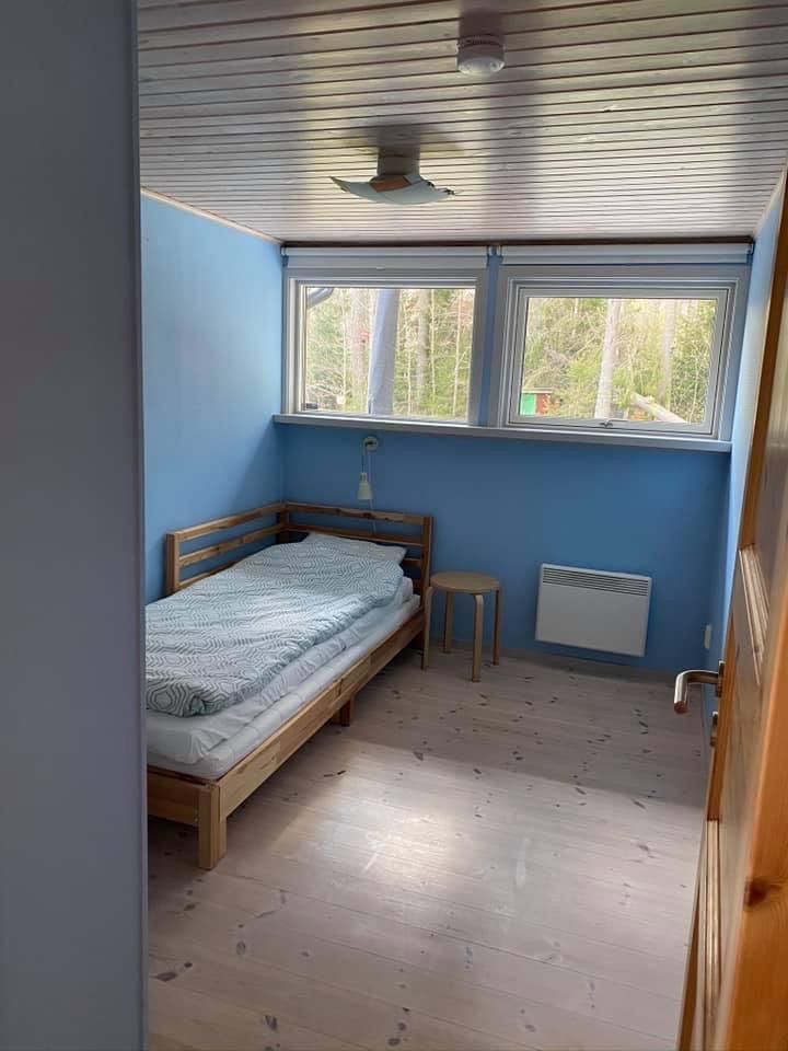 Modernt fritidshus i Roslagen för 1-2 familjer – bild 8 av 14