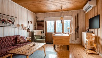 Mysig stuga med öppen spis & bastu/Ski in-ski out