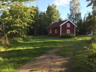 Mysig stuga med bra bad och fiske – bild 2 av 24