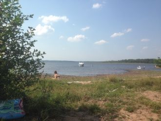 Mysig stuga med bra bad och fiske – bild 10 av 24