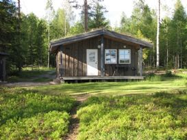 Mysig stuga på idyllisk halvö