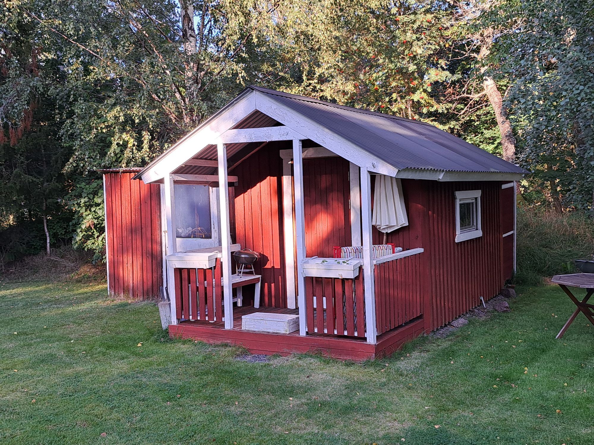 Idyllisk timmerstuga vid Vättern – bild 12 av 13