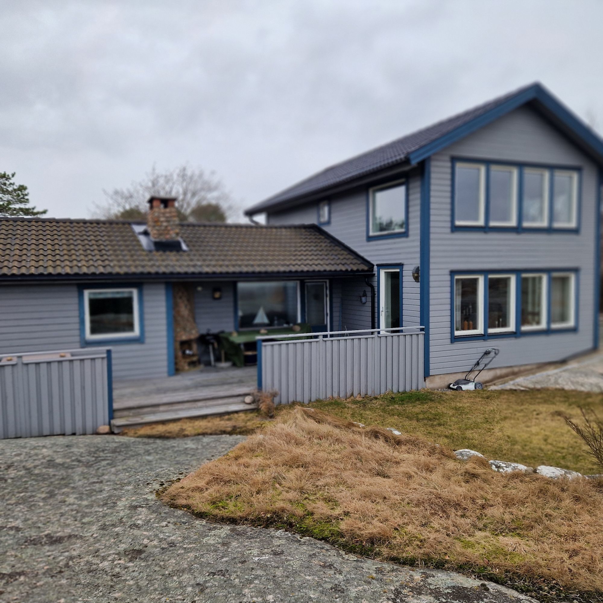 Rymligt skärgårdshus nära havet på Hönö