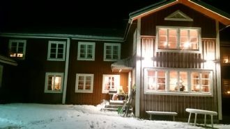 Semester i Hälsingegård, sjöutsikt, 14 bäddar