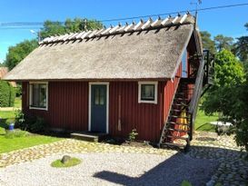 Cottage with thatched roof near the Åhus and Yngsj