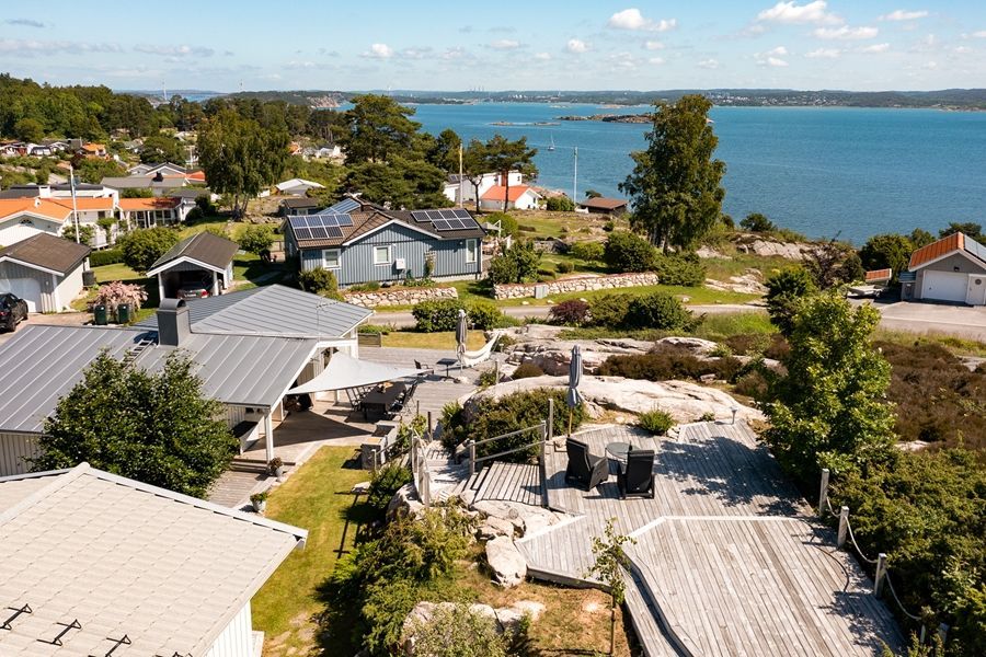 Makalöst vackert beläget fritidshus med gäststuga – bild 7 av 13