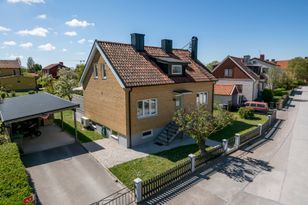 Villa med stor trädgård i centrala Visby 🌻
