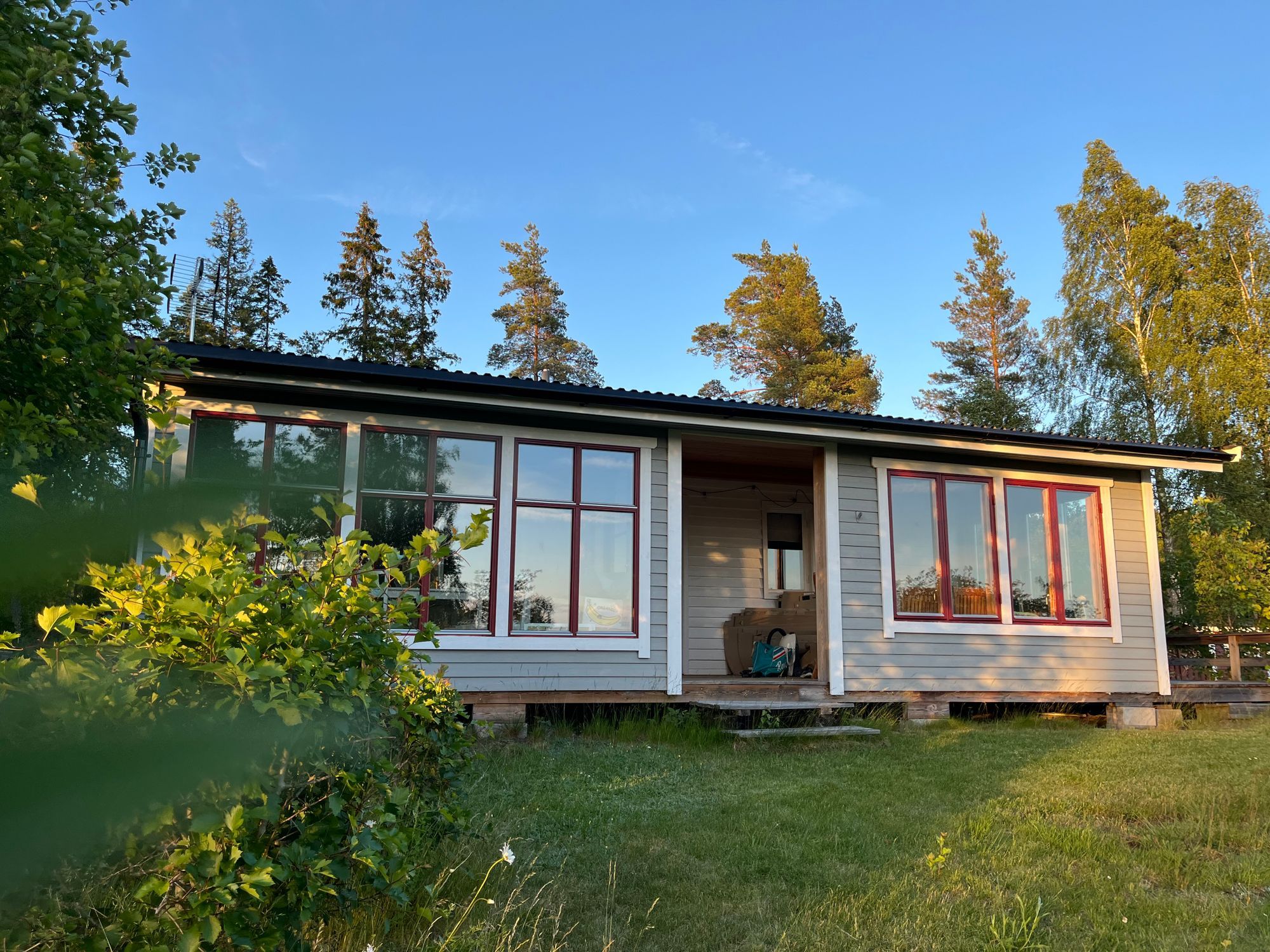 Mysig stuga med fantastisk sjöutsikt
