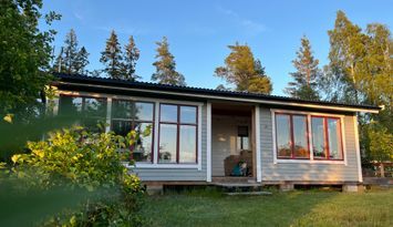 Mysig stuga med fantastisk sjöutsikt