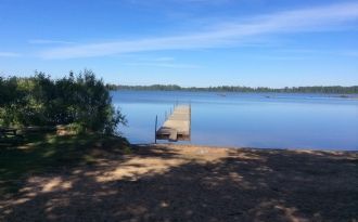 Modern stuga nära sjö i södra Småland