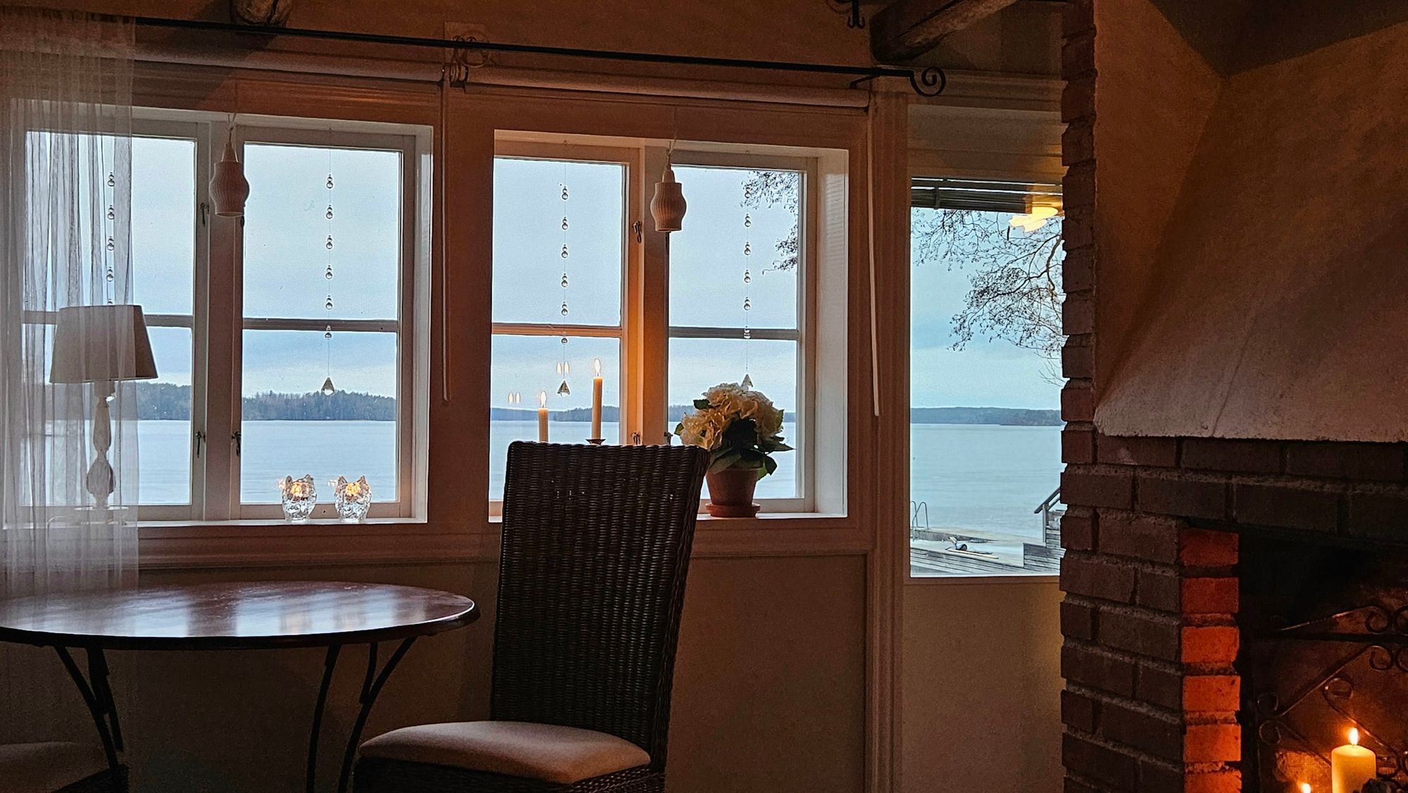 Sjöstuga vid Mälaren – brygga, roddbåt & bastu – bild 6 av 24