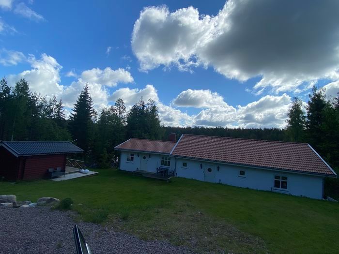 Stuga med sjötomt – bild 3 av 11