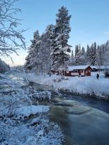 Familjevänlig mysig röd fjällstuga nära Kläppen