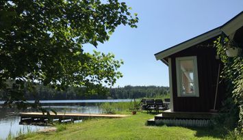 Härlig sommarstuga med egen badstrand