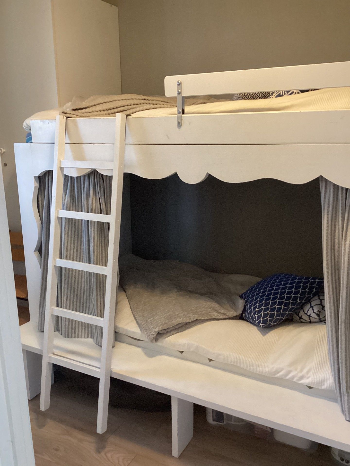 Stuga på Sollerön med nära till Gesundaberget – bild 14 av 24