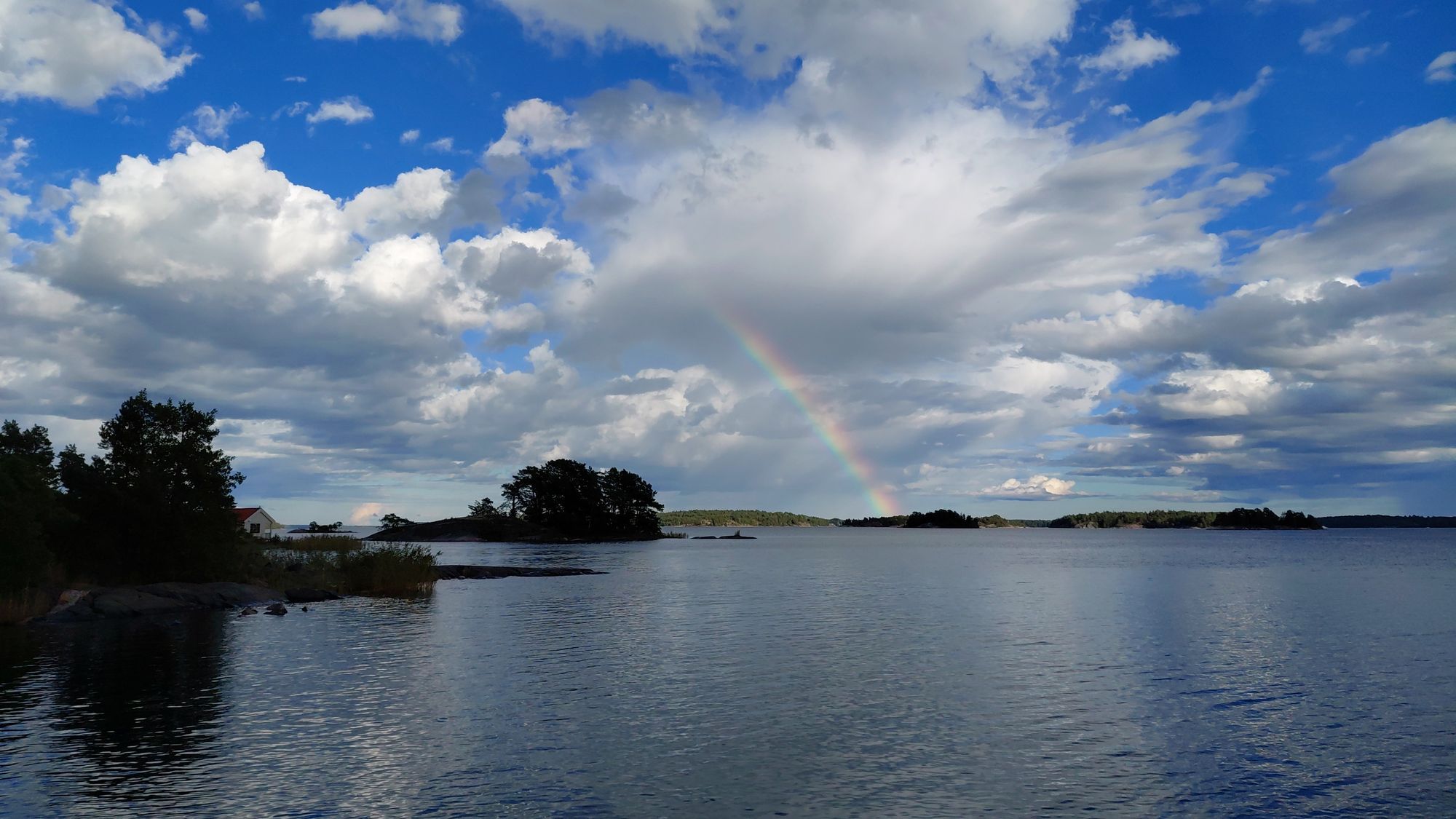 Pittoreskt skärgårdsboende på underbar sommarö – bild 17 av 18
