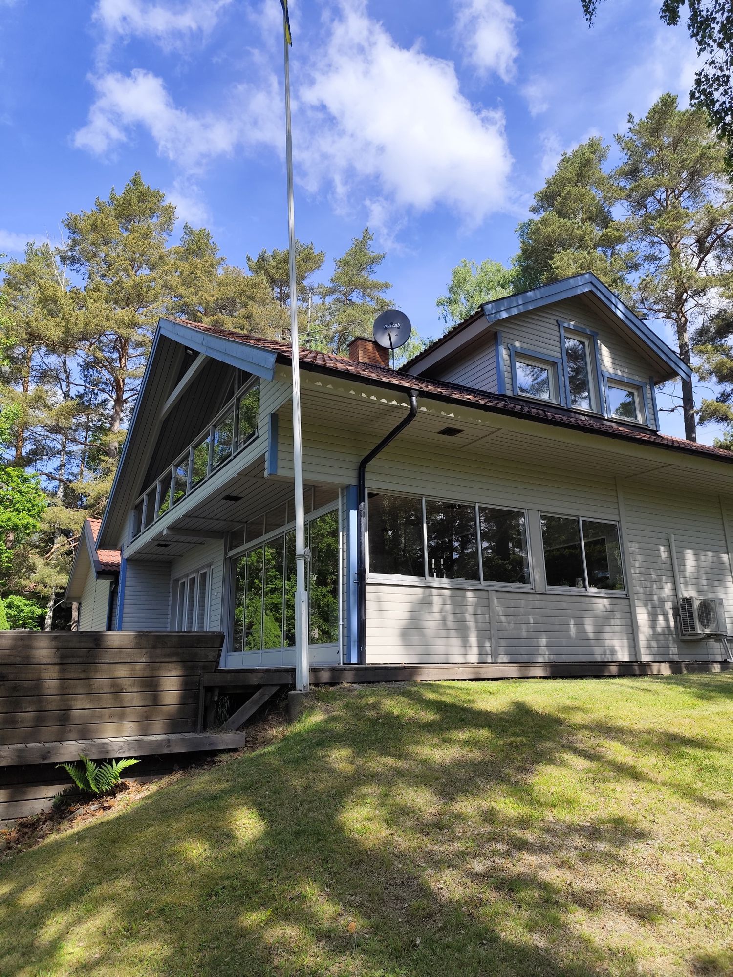 Mysig stor Villa med egen brygga vid sjö och natur – bild 15 av 24