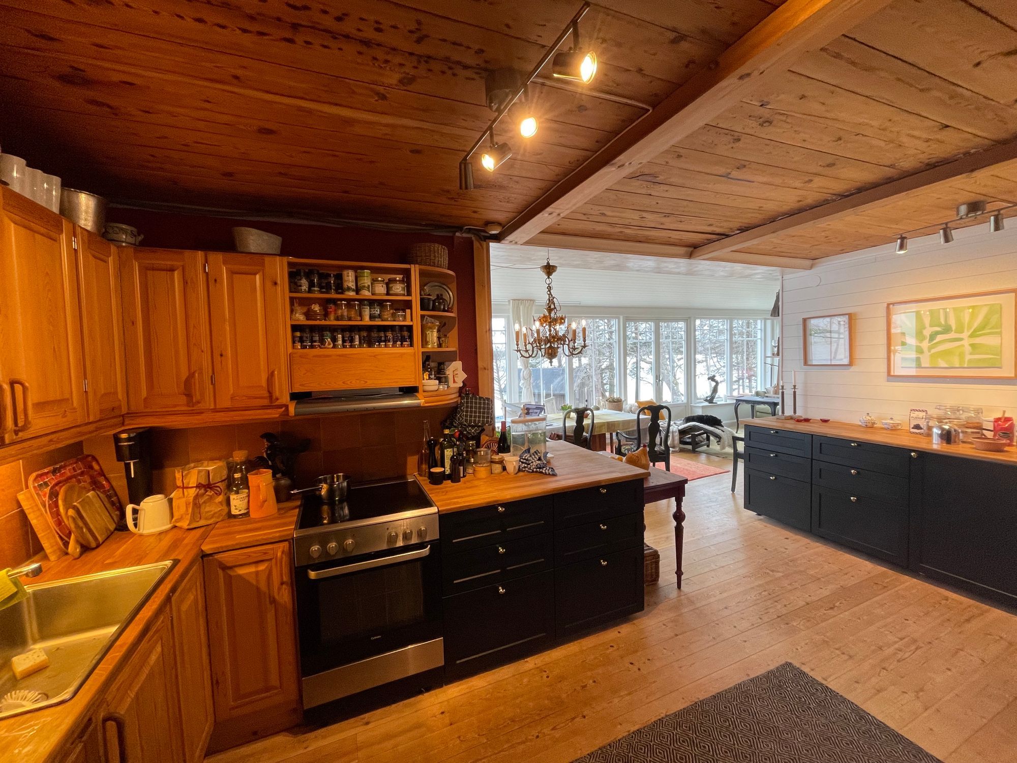 Hus vid sjö och egna bryggor – bild 4 av 11