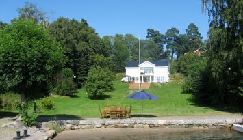 HAMPTONS STYLE WATERFRONT PROPERTY NEAR STOCKHOLM