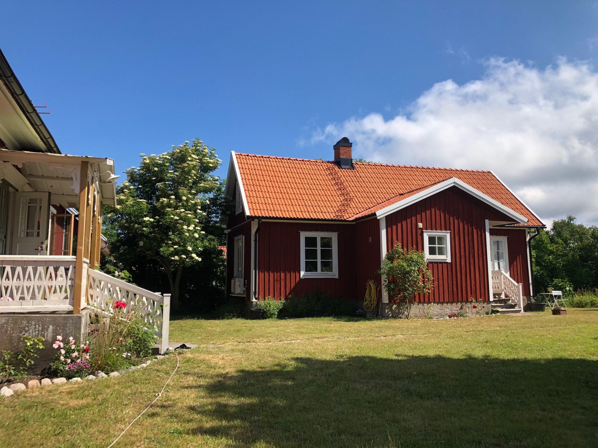 Mysig stuga i Byxelkrok, 1km till hav och strand – bild 2 av 24