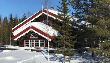 TRIVASAMT TIMMERHUS MED STÖTENS BÄSTA LÄGEN