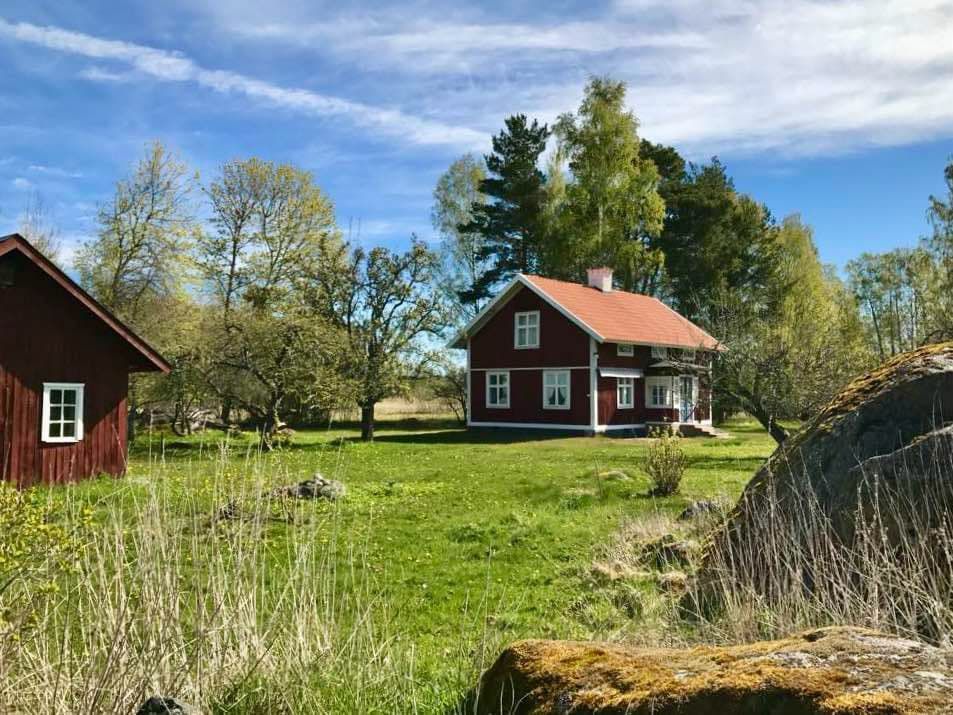 Charmigt torp på Vinön – Hjälmarens pärla – bild 2 av 14