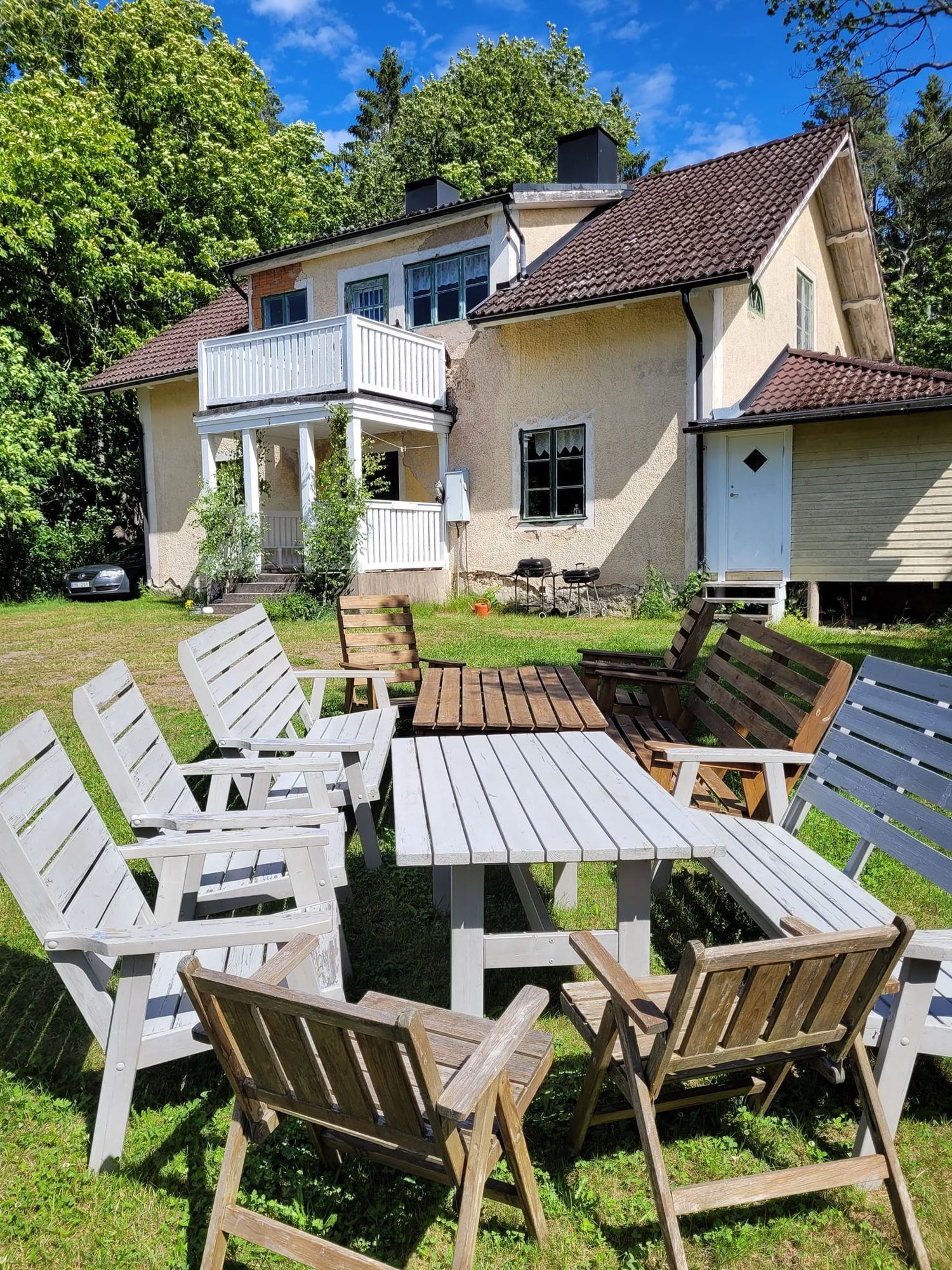 Lantligt på gård nära sjö & natur (12–14 gäster)