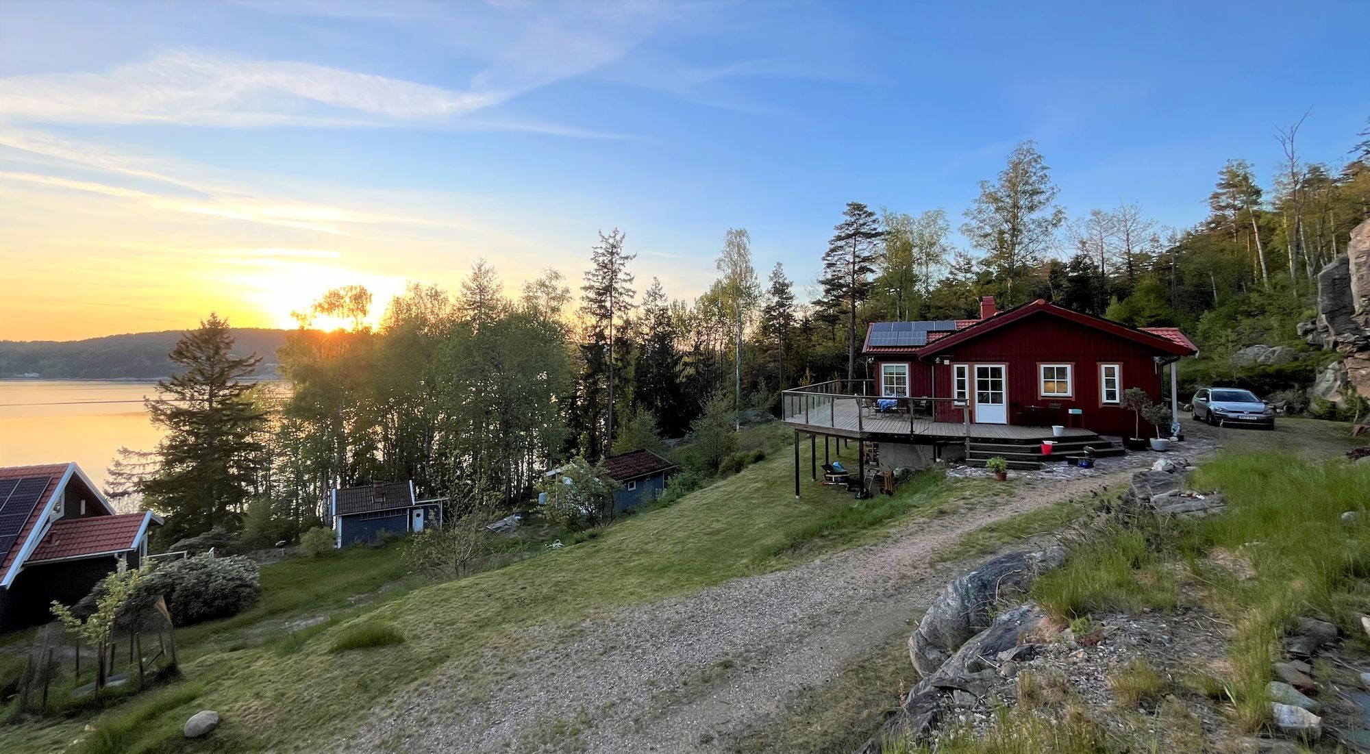 Litet hus på Orust med härlig fjordutsikt. – bild 2 av 14