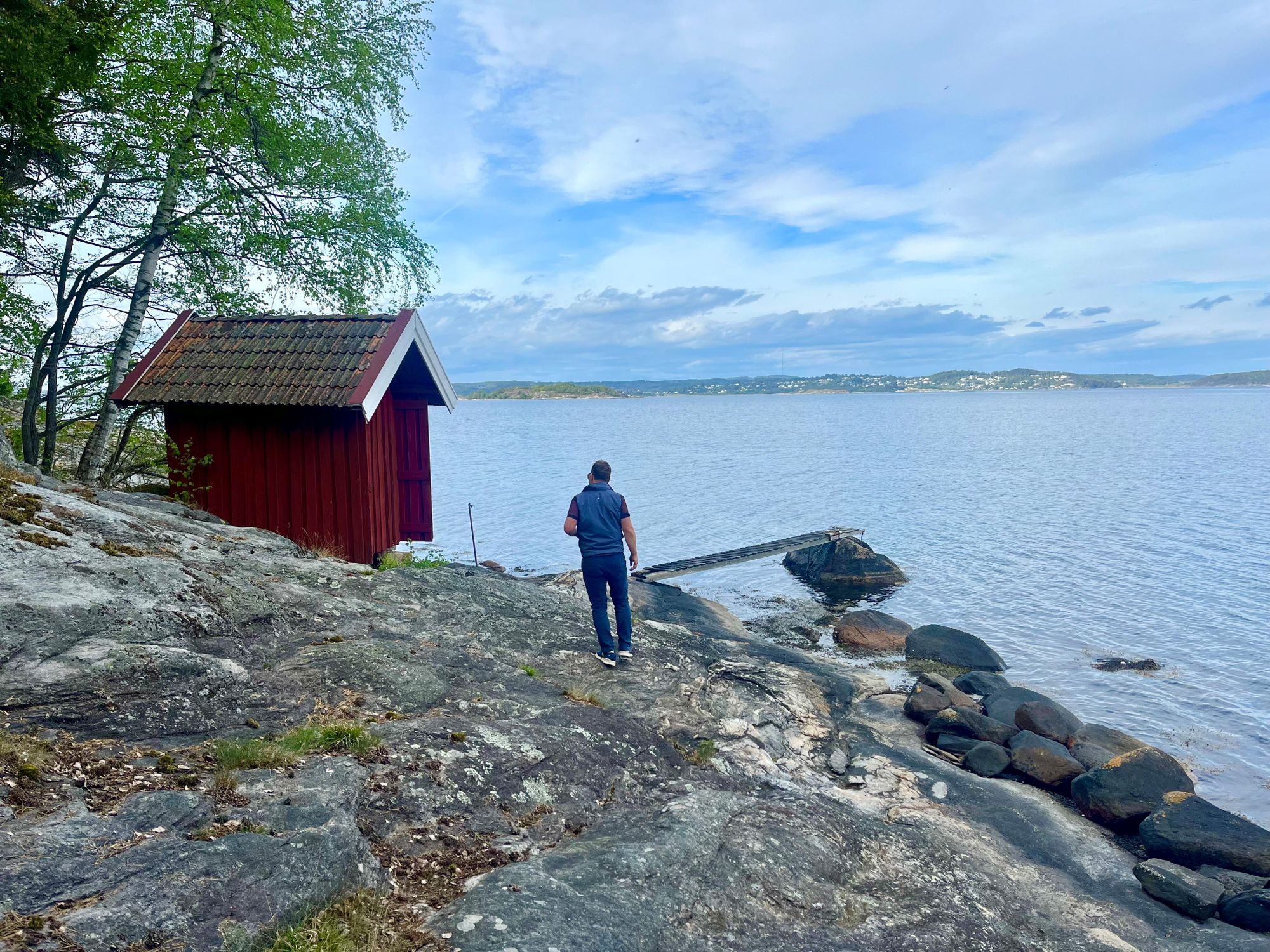 Lantlig idyll vid havet – stuga med bastu på Orust – bild 11 av 13