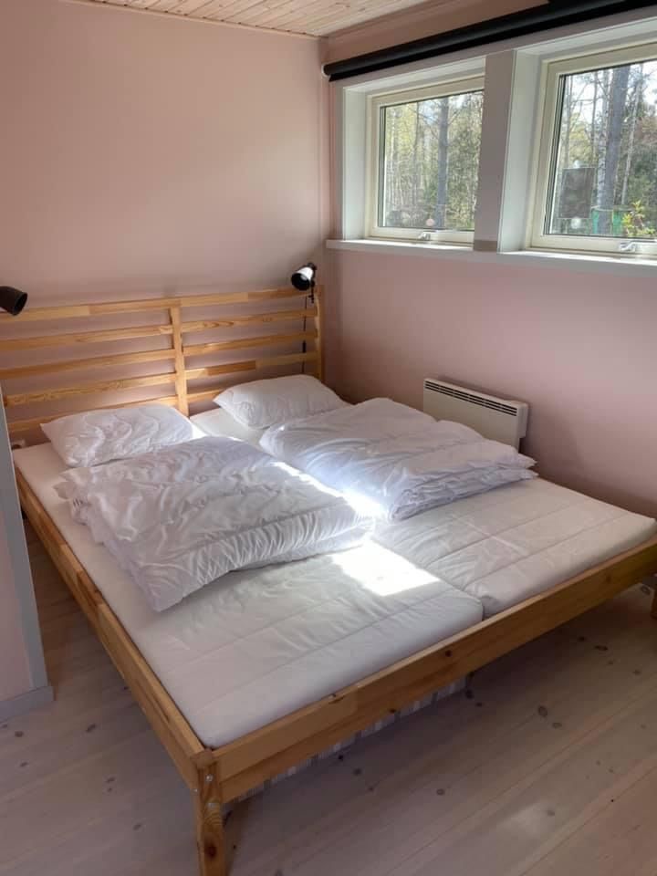 Modernt fritidshus i Roslagen för 1-2 familjer – bild 9 av 14