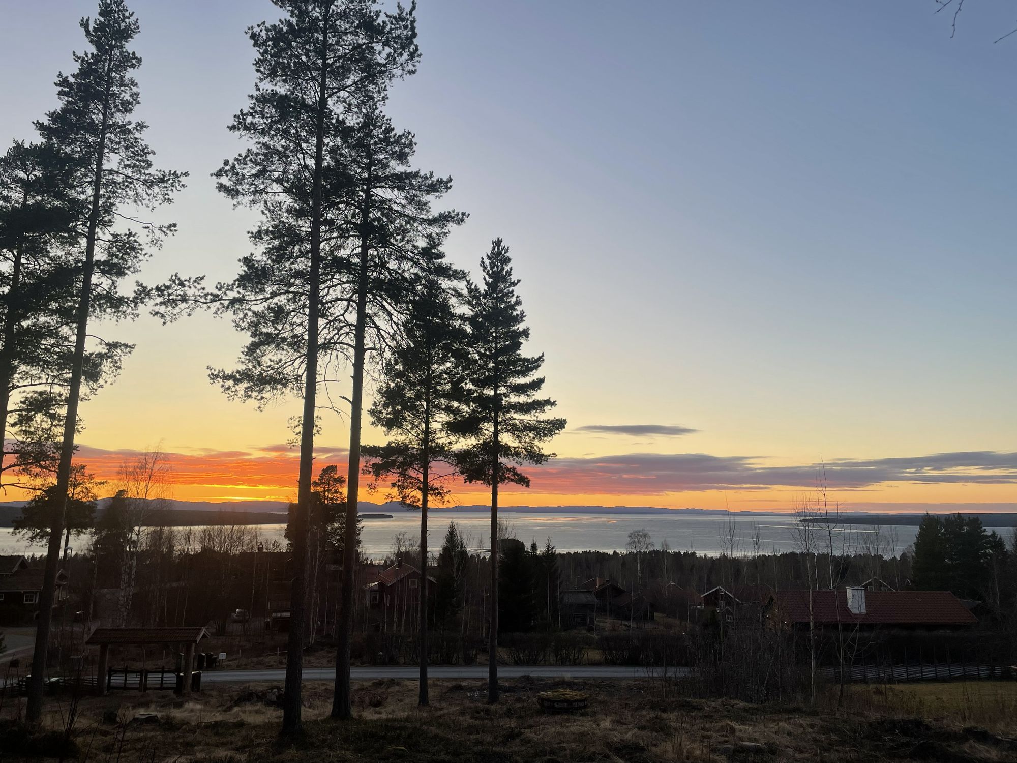 Stor timmerstuga med panoramautsikt över Siljan – bild 5 av 19