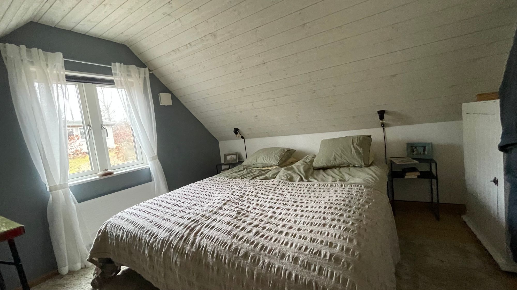 Charmigt hus med sjötomt i naturskön omgivning – bild 16 av 24
