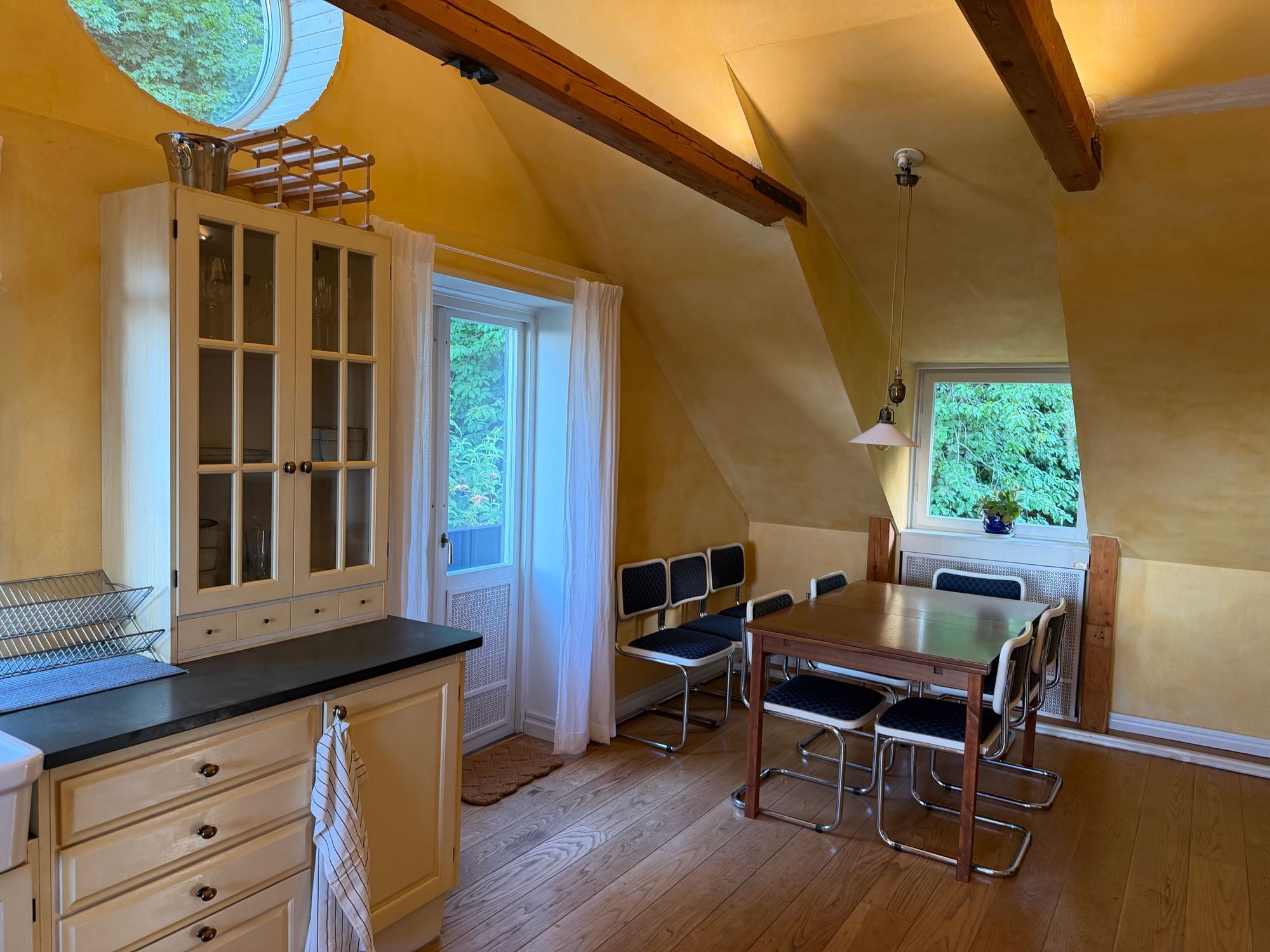 Äppelgårdsvilla på Kivik—Panoramautsikt över havet – bild 11 av 24