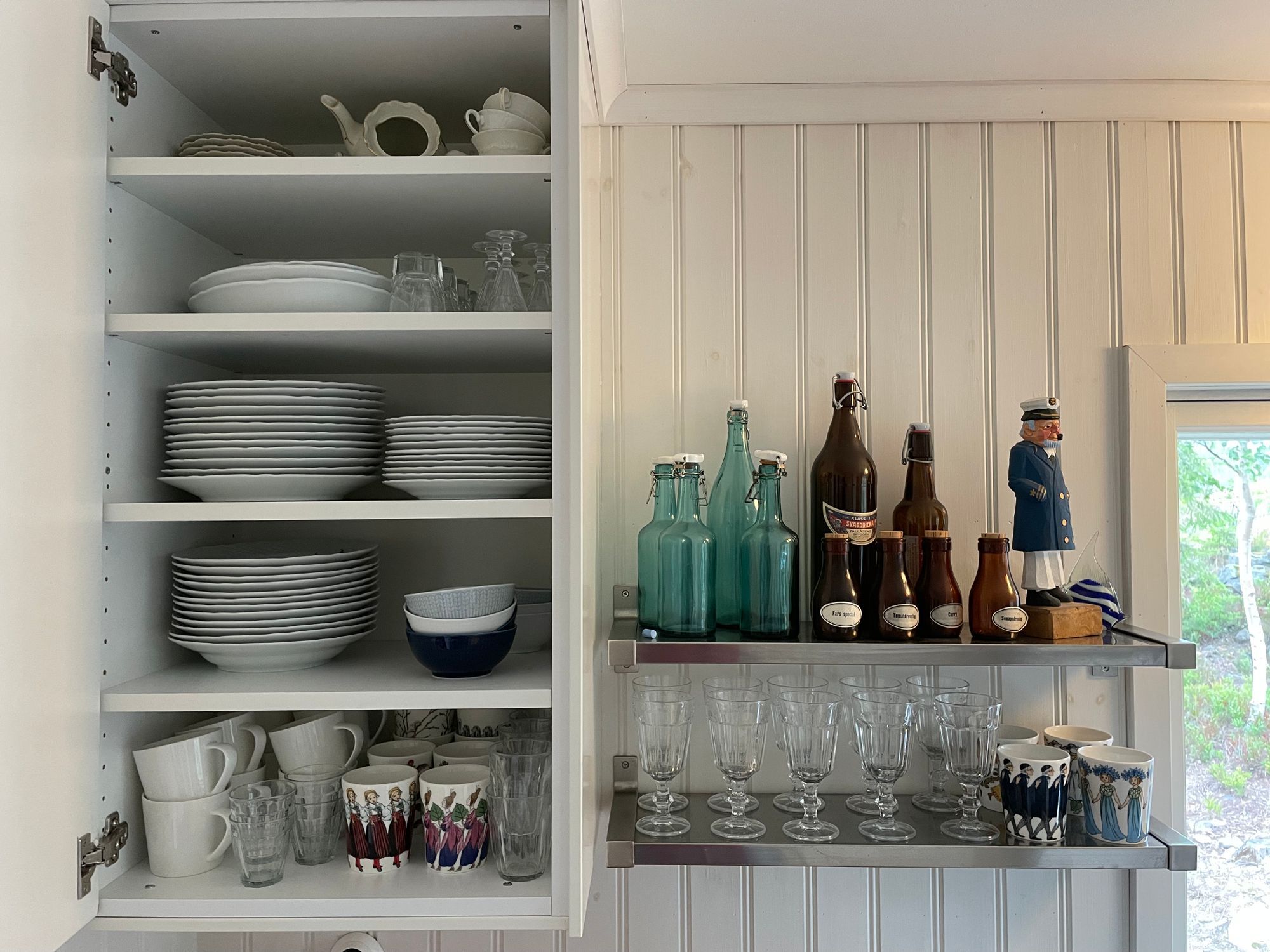 Sjötomt, roddbåt & bastu i lantlig skogsmiljö. – bild 11 av 24
