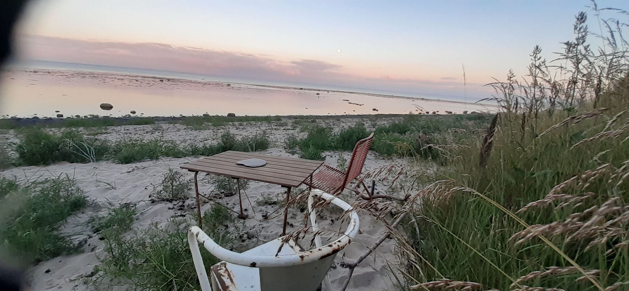 Stuga alldeles vid havet – bild 4 av 17