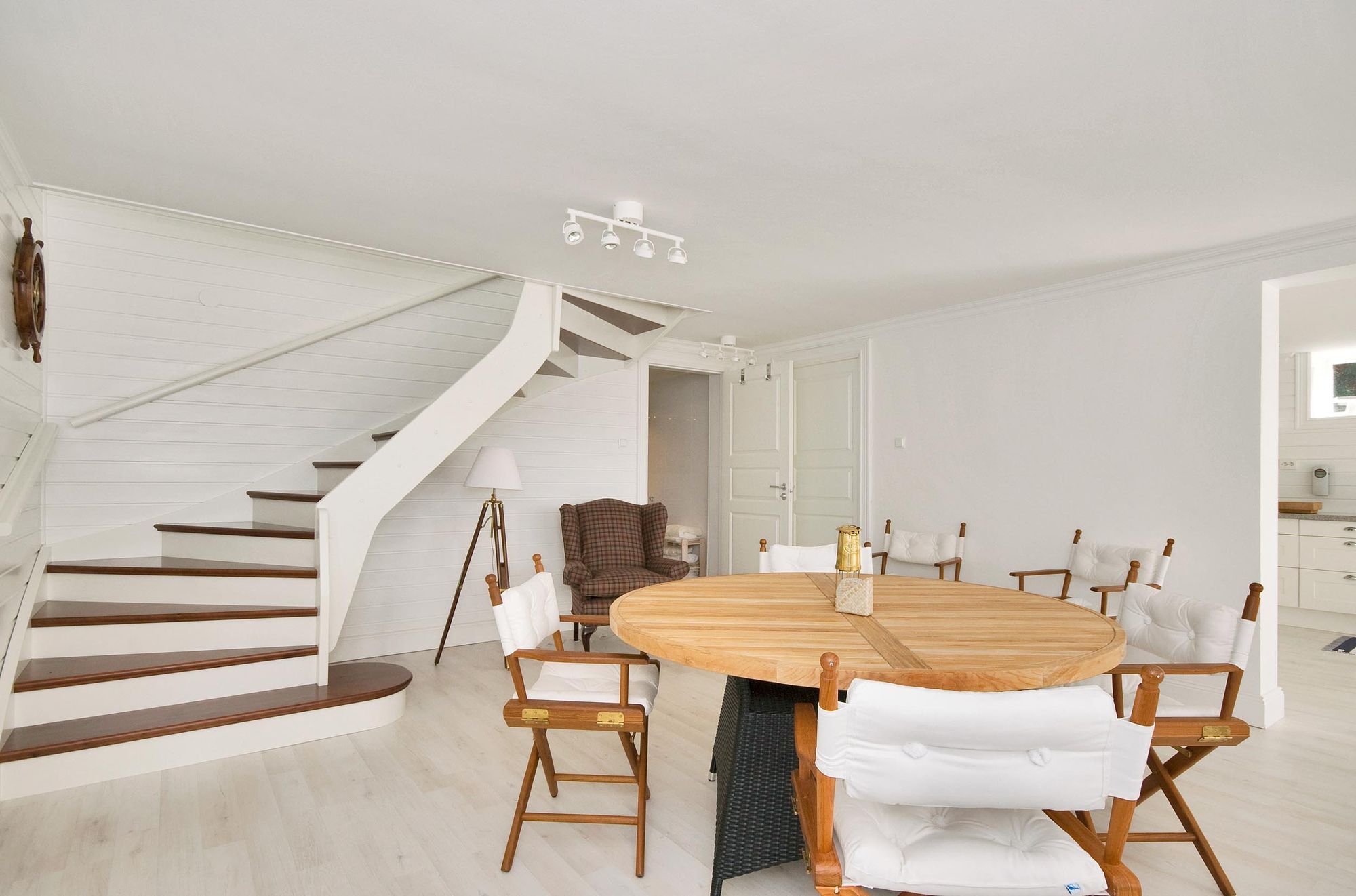 HAMPTONS STYLE WATERFRONT PROPERTY NEAR STOCKHOLM – bild 18 av 24
