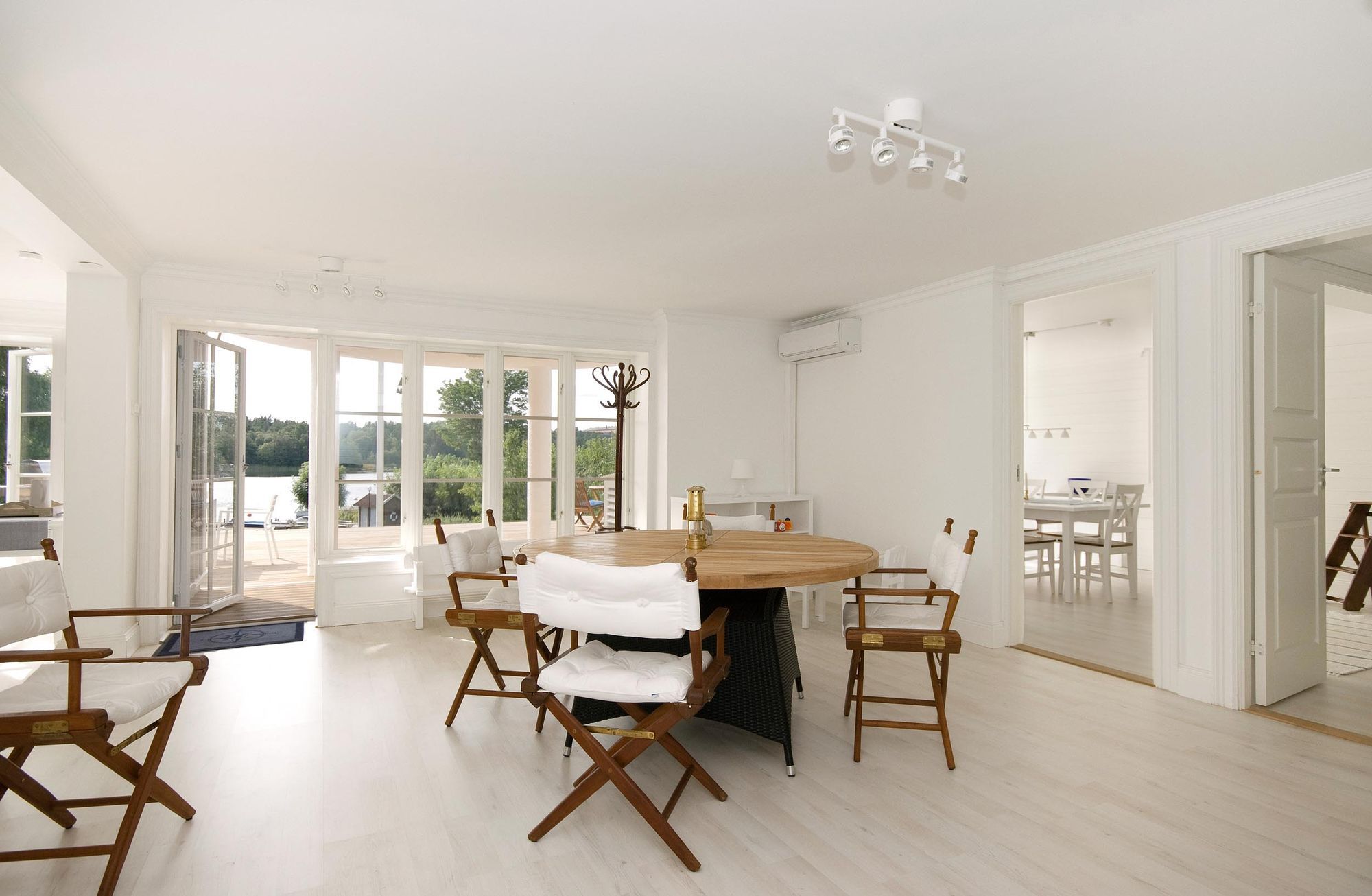 HAMPTONS STYLE WATERFRONT PROPERTY NEAR STOCKHOLM – bild 17 av 24