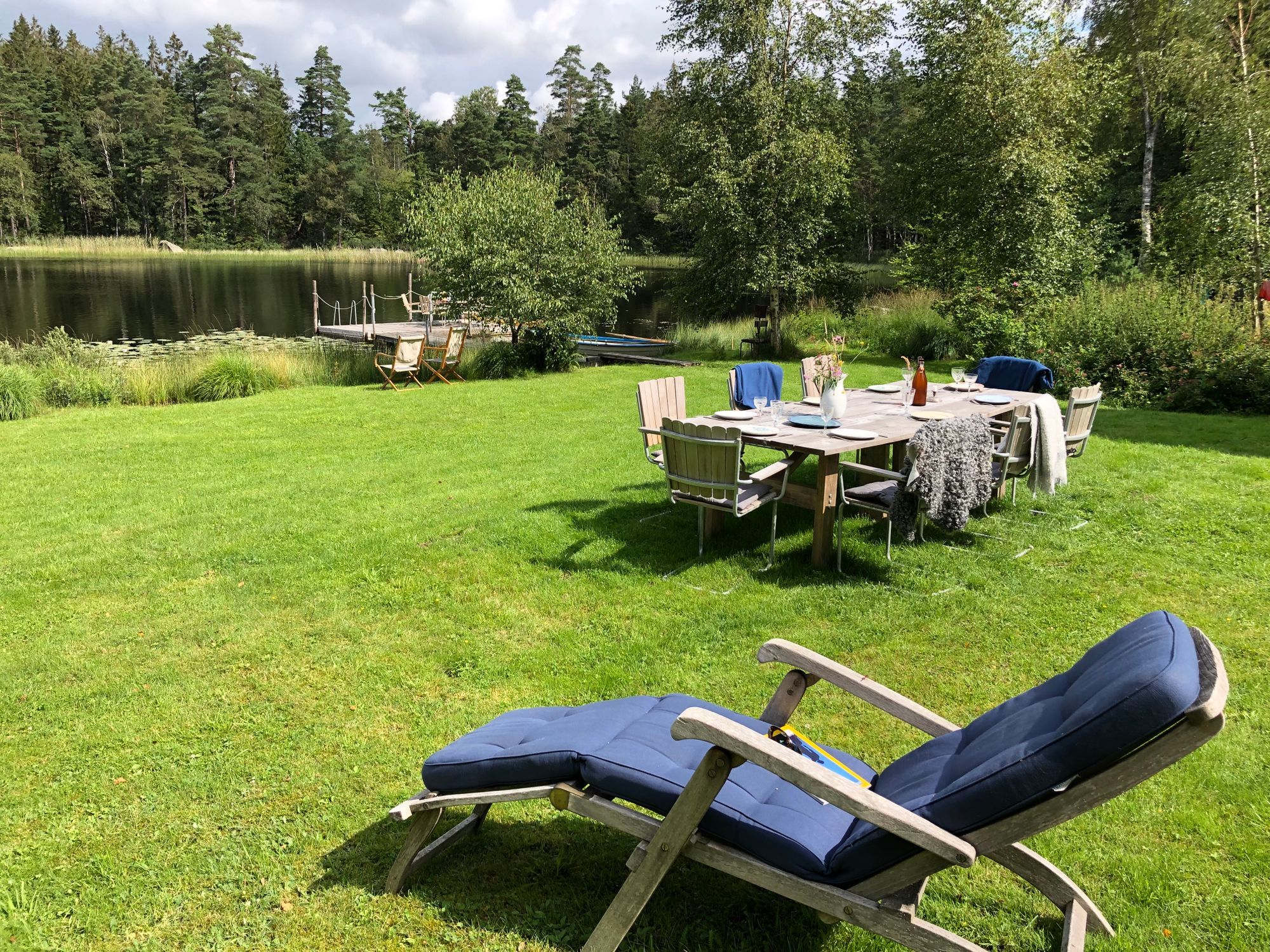 Charmigt hus med sjötomt i naturskön omgivning – bild 3 av 24