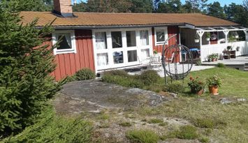 Sjönära stuga i trevligt område Gräddö/Rådmansö
