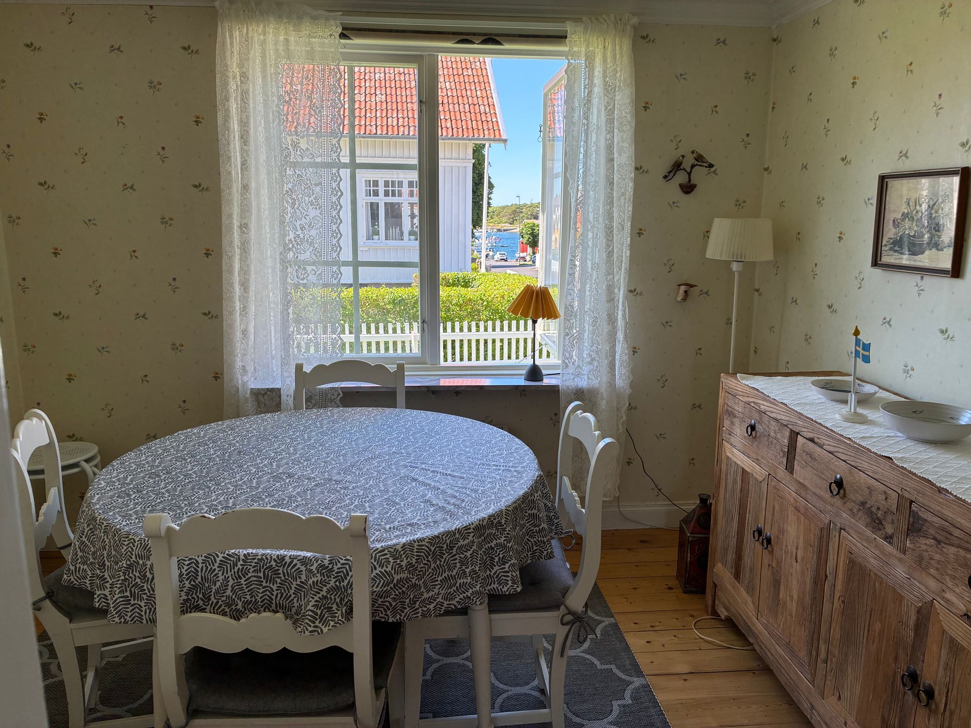 Sommarhus i Havstenssund med sjöbod – bild 8 av 24