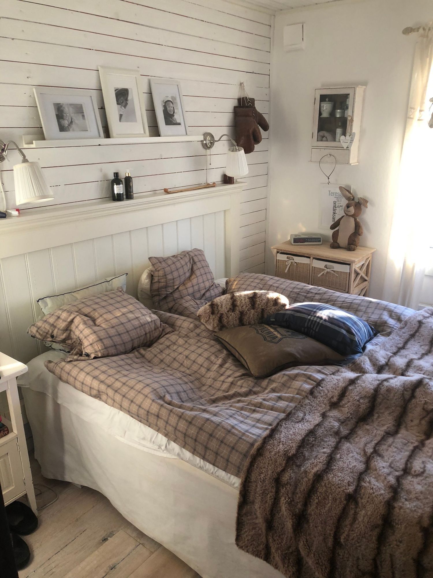Stort strandnära sommarhus med härlig trädgård – bild 15 av 24