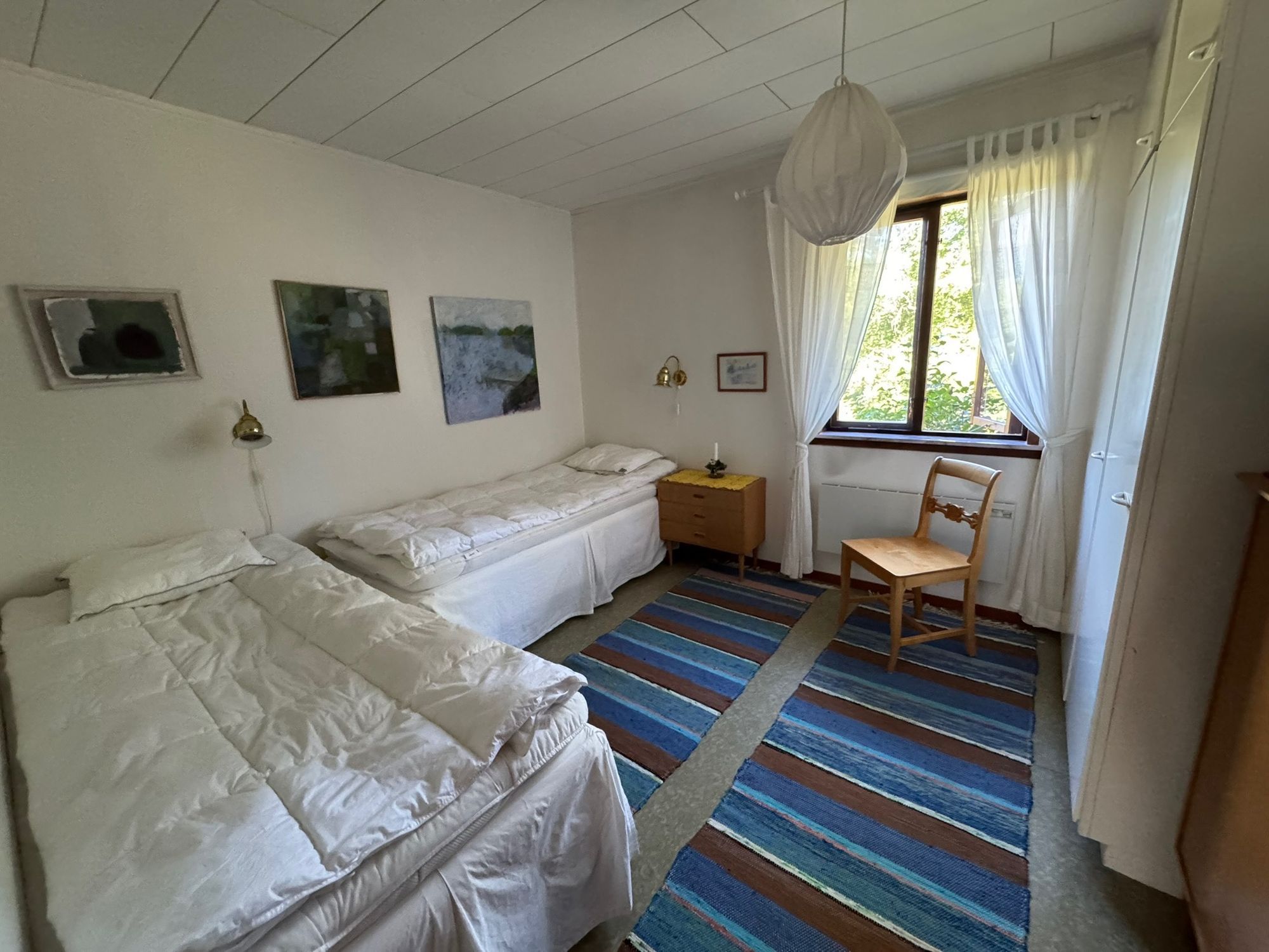 Hemtrevligt hus mitt i skogen nära egen sjö – bild 12 av 20