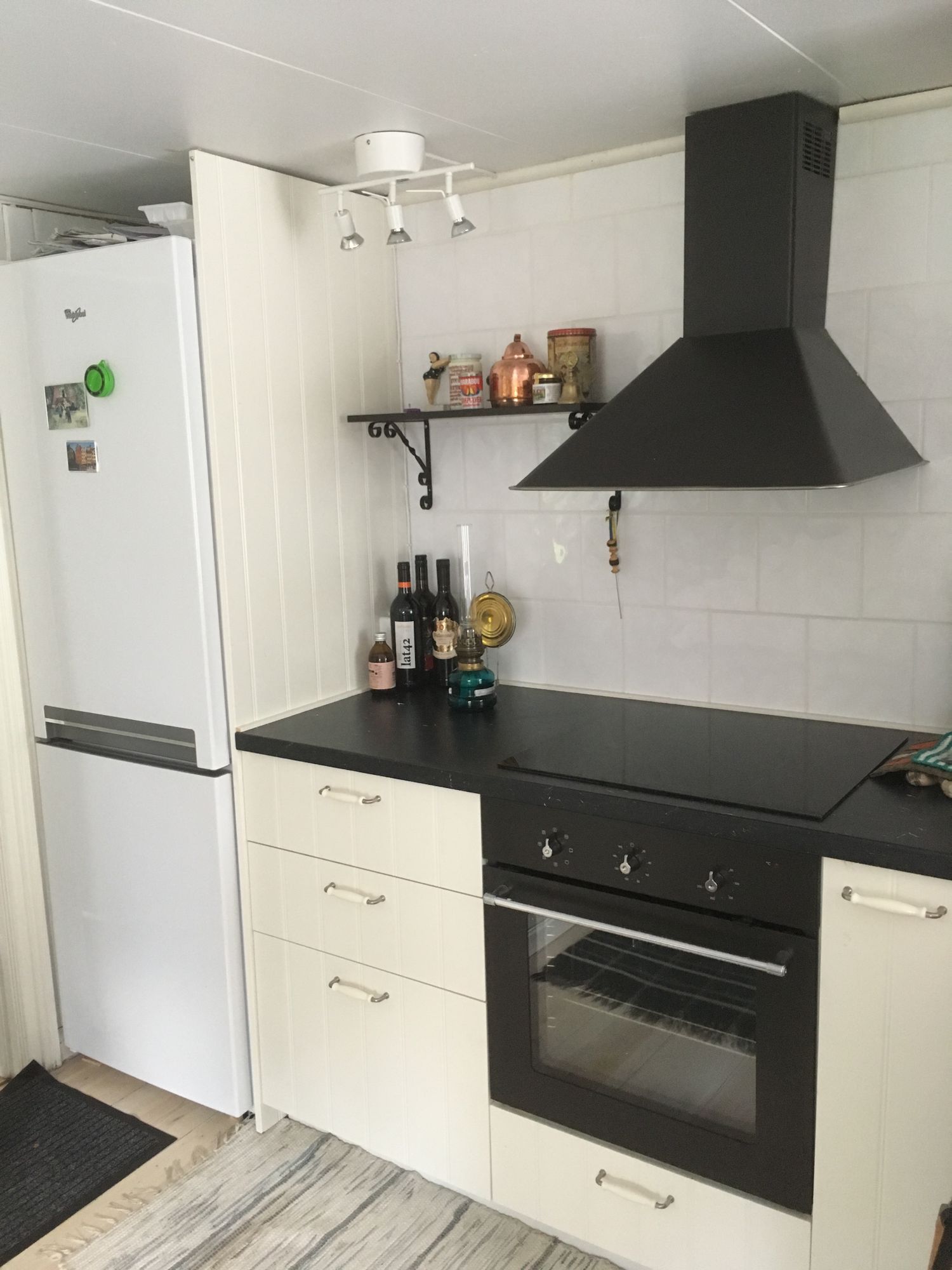 Röd stuga i Småland m egen brygga och roddbåt – bild 5 av 24